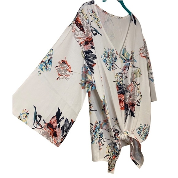 Floral Blouse white with tie knot with mid length sleeve size L ☀️ - Picture 5 of 15